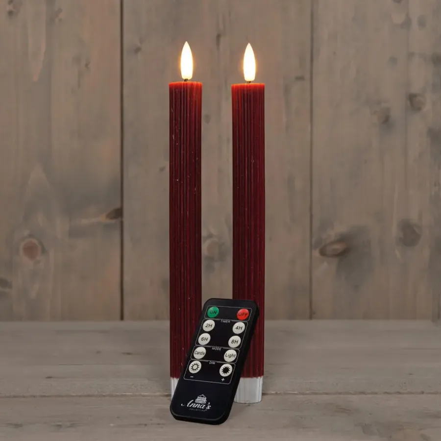 Anna's Collection LED dinerkaarsen - 2x - bordeaux rood - ribbel