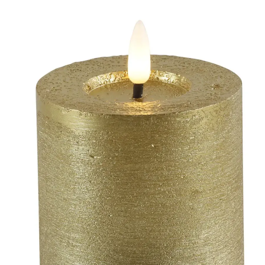 Kaarsen-Countryfield LED kaars/stompkaars - goud - D7,5 x H8 cm - timer