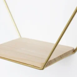 Wandrekken-IVOL Dubbel zeshoekig metalen wandrek met 2 houten plankjes - 30,5x41 cm - Goud