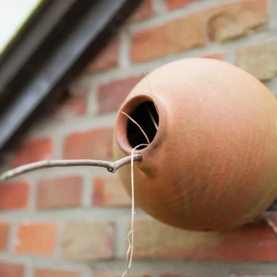 Tuindecoratie-Esschert Design Vogelhuisje - mussen en mezen - pot - 17 cm