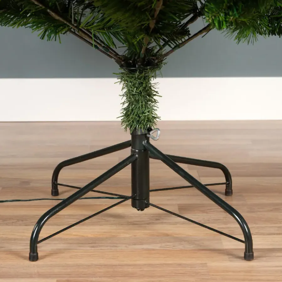 Kerstbomen-Everlands Kunst Kerstboom met verlichting - 210 cm
