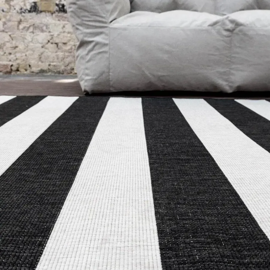 Eva Interior Interieur05 Buitenkleed Stripes zwart/wit dubbelzijdig - 230 x 160 cm