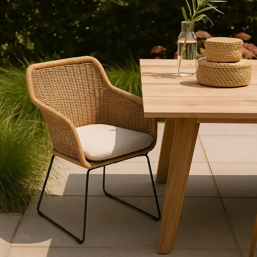 Tuinstoelen-Leen Bakker Lisomme Loki Rotan Tuinstoel Naturel - Met Zitkussen