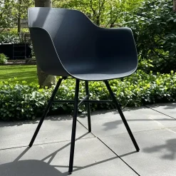 Tuinstoelen-Leen Bakker Nolon Noa-Puk Kunststof Tuinstoel Zwart - Zwart Onderstel