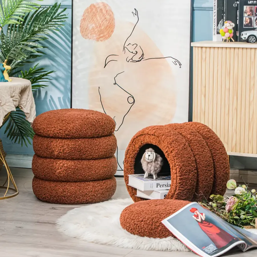 Nordlys Poef met terracotta krullen en houten basis