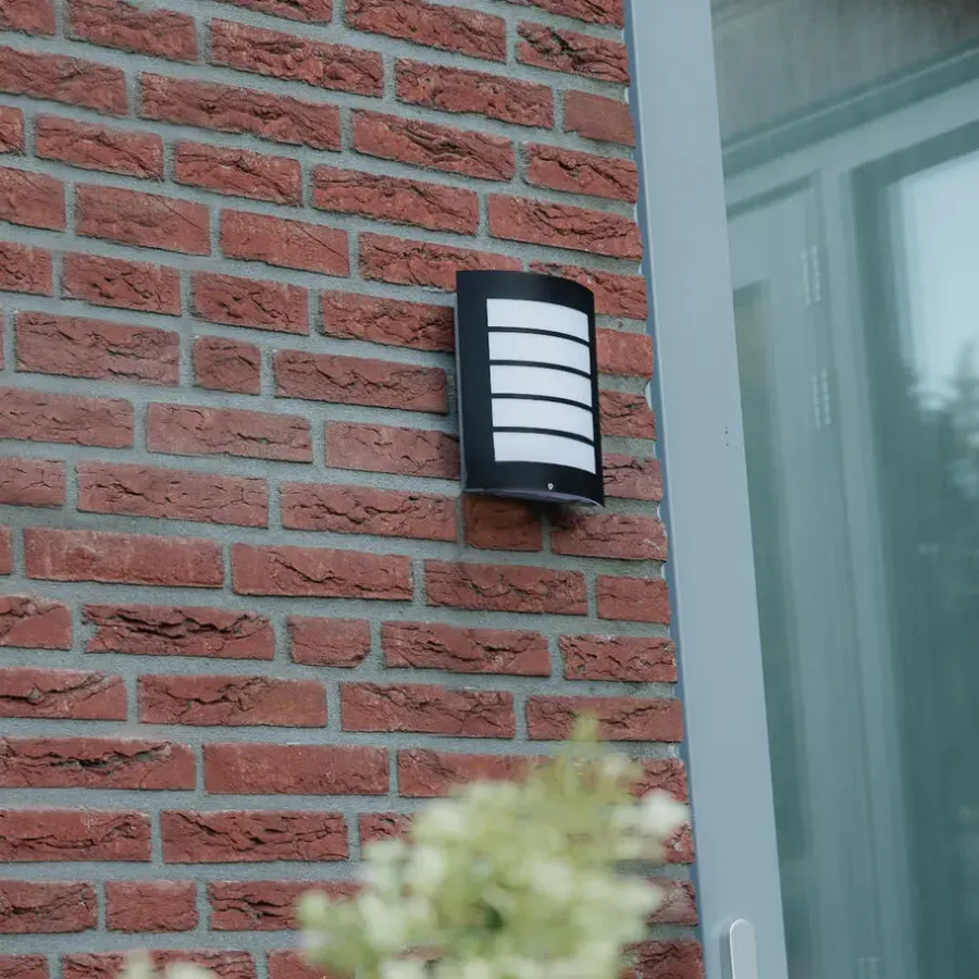 QAZQA buitenlampen met sensor miro zwart e27