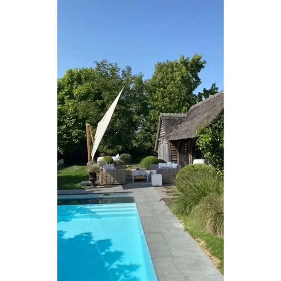 Parasols-4-Seasons Outdoor 4-Seasons zweefparasol Hacienda 300 x 400 - Woodlook/Sand met voet en hoes