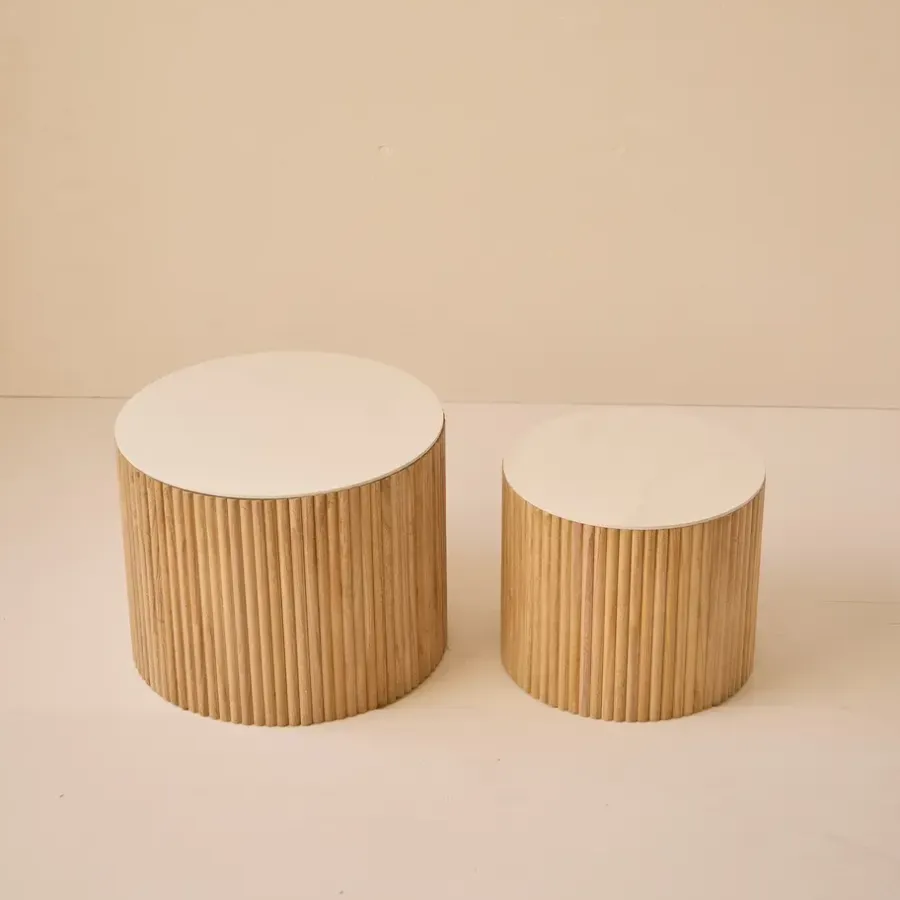 Salontafels-Nordlys Set van 2 ronde salontafels van massief hout met opbergruimte