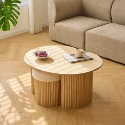 Nordlys Set van een houten salontafel en 2 witte poefs