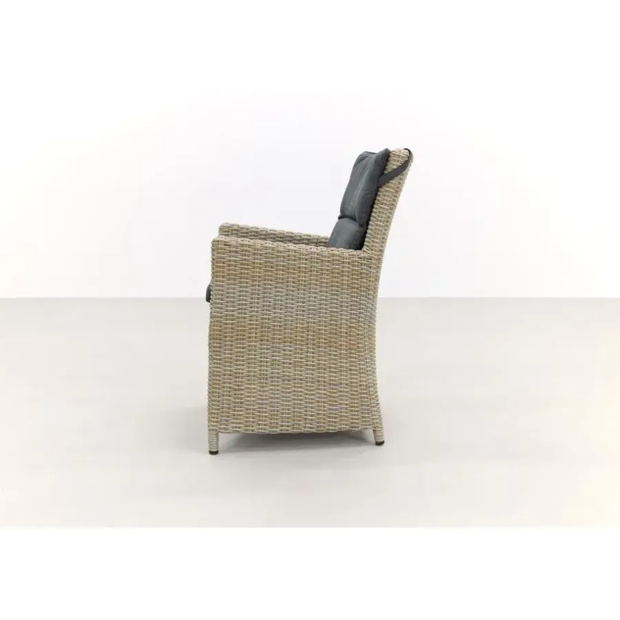Tuinstoelen-Van der Garde Tuinmeubelen - Premium VDG Mante wicker tuinstoel - Dessert