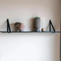 Wandrekken-House Nordic Zwarte wandplank met leren riemen - 120x20 cm